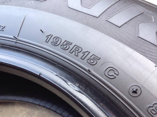 ยาง Bridgstone 195 R 15 ปี 15 ครบชุด 4 เส้น 4500 สภาพสวยๆไม่บวมไม่กินข้าง ดอกยางเหลือเยอะเอาไปวิ่งกันใด้อีกยาวค่ะ