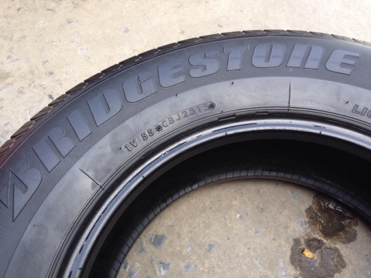 ยาง Bridgstone 195 R 15 ปี 15 ครบชุด 4 เส้น 4500 สภาพสวยๆไม่บวมไม่กินข้าง ดอกยางเหลือเยอะเอาไปวิ่งกันใด้อีกยาวค่ะ