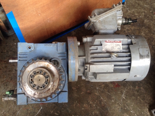 ขายมอเตอร์พร้อมหัวเกียร์รุ่นงานหนัก Makishinko มอเตอร์ Mitsubishi 2HP. รุ่นโครงสร้างกันระเบิด Made in Japan ไฟ 220V 3สาย อัตราทด 1:60 สภาพสวยมาก พร้อมใช้งาน