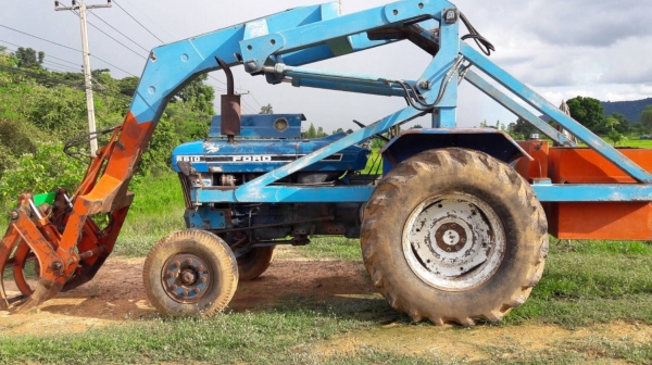 ขาย รถไถ FORD 6600 T5 ติดคีบอ้อย พร้อมใช้งาน เอกสารเล่มทะเบียนครบ