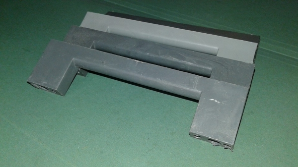 มือจับตัว C ทรงเหลี่ยม พลาสติก คละ สีดำ -สีเทา 10 อัน 50 บาท