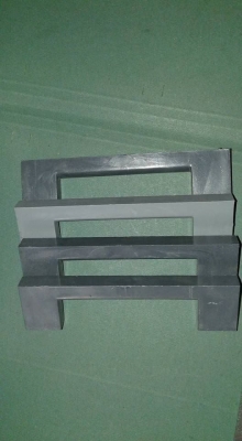 มือจับตัว C ทรงเหลี่ยม พลาสติก คละ สีดำ -สีเทา 10 อัน 50 บาท