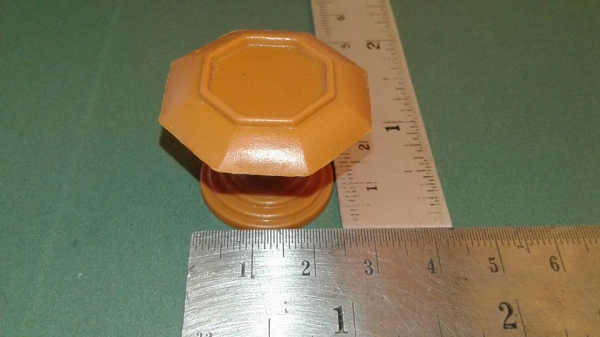 ปุ่มจับพลาสติกดอกเห็ด สีน้ำตาล ขายเหมาถุงละ 100 ตัว