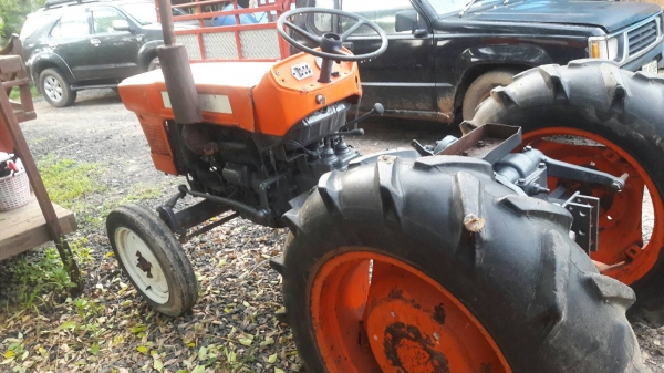 วันนี้วันเดียว20000บาท รถไถ22แรงเพลาเดียวตัวเปล่า