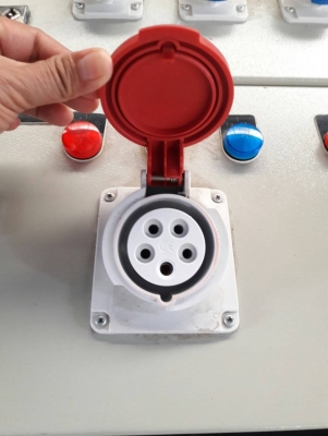 ตู้ไฟปลั๊กสนาม ตู้ไฟปลั๊กสนาม