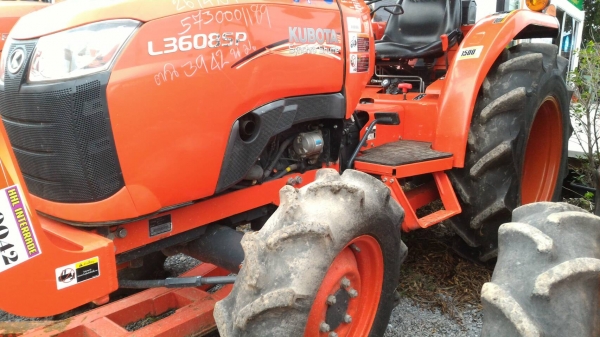 ขายรถไถ KUBOTA L3608 SP พร้อมอุปกรณ์ดันหน้า และผาน6  1.รับประกันเครื่องยนต์ 1 เดือน  2.เปลี่ยนถ่ายของเหลวให้ใหม่พร้อมกรองใหม่รอบตัว  3.แถมขนส่งให้ฟรีๆๆ ทั่วประเทศไทย  ราคา 380,000 บาท อ.แกลง จ.ระยอง   DC Tractor Rayong 0818618678,0899347475 https://www.fa