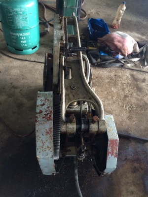 แท่นเลื่อยตัดเหล็กไฟฟ้าพร้อมใชั แท่นเลื่อยตัดเหล็กไฟฟ้าพร้อมใชั