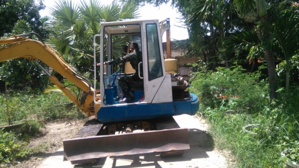 ขายด่วน รถแบคโฮ สภาพดีพร้อมใช้งาน komassu รุ่น5 pc40