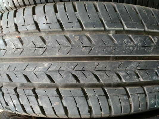 205/70R15  DEESTONE สวยมาก ดอกยางหนา  ปี13  ชุด 4 เส้น tell. 081-4273941