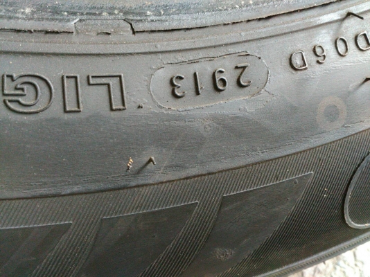 205/70R15  DEESTONE สวยมาก ดอกยางหนา  ปี13  ชุด 4 เส้น tell. 081-4273941