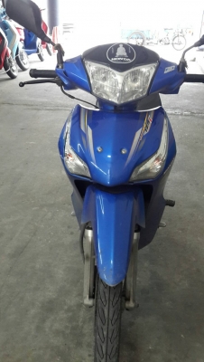 ขาย Honda Wave 125 i สตาร์ทมือ ปี 55 ปลายปี เครื่องดีเดิมๆ ไม่หลวม ชุดสีมีรอยล้ม 2 ฝั่ง ด้านซ้ายและด้านขวา ตรงบังลมนอก ภาษีเต็มเล่มพร้อมชุดโอน