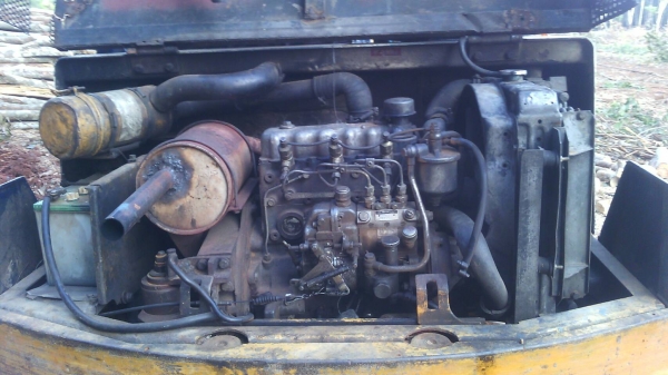 ขายรถแบคโฮ KOMATSU PC40-6 หัวคีปไม้กับบุ้งกี๋ พร้อมหางลาก ราคา 300000