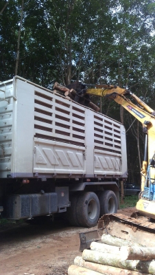 ขายรถแบคโฮ KOMATSU PC40-6 หัวคีปไม้กับบุ้งกี๋ พร้อมหางลาก ราคา 300000