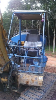 ขายรถแบคโฮ KOMATSU PC40-6 หัวคีปไม้กับบุ้งกี๋ พร้อมหางลาก ราคา 300000
