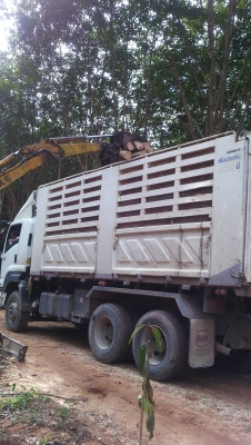 ขายรถแบคโฮ KOMATSU PC40-6 หัวคีปไม้กับบุ้งกี๋ พร้อมหางลาก ราคา 300000