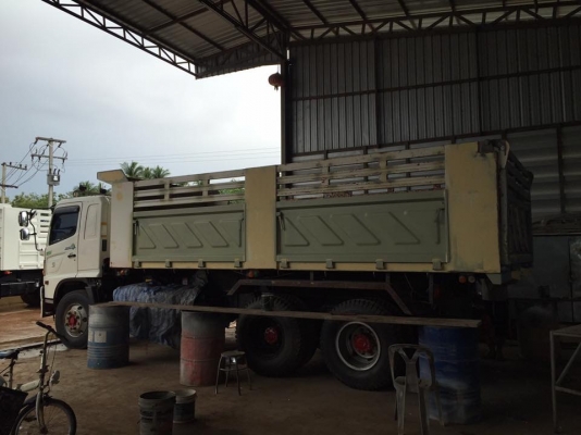 รถเข้ามาใหม่เก็บสีกระบะไม่เกิน 3 วัน ขายรถสิบล้อดัมพ์ HINO FM8J เครื่อง 251 แรง ปี 56 กระบะดัมพ์สามมิตร ไมล์ 110,xxx มีระบบลากพ่วง ยางใหม่ แอร์เย็น พร้อมใช้งาน ทะเบียนพร้อม