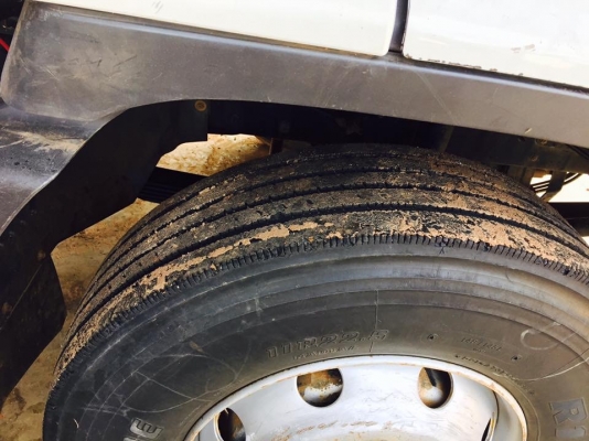 รถเข้ามาใหม่เก็บสีกระบะไม่เกิน 3 วัน ขายรถสิบล้อดัมพ์ HINO FM8J เครื่อง 251 แรง ปี 56 กระบะดัมพ์สามมิตร ไมล์ 110,xxx มีระบบลากพ่วง ยางใหม่ แอร์เย็น พร้อมใช้งาน ทะเบียนพร้อม