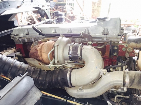 รถเข้ามาใหม่เก็บสีกระบะไม่เกิน 3 วัน ขายรถสิบล้อดัมพ์ HINO FM8J เครื่อง 251 แรง ปี 56 กระบะดัมพ์สามมิตร ไมล์ 110,xxx มีระบบลากพ่วง ยางใหม่ แอร์เย็น พร้อมใช้งาน ทะเบียนพร้อม