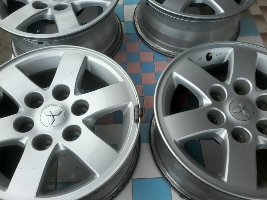 ล้อ pajerosport