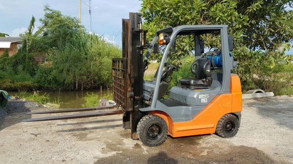 ขายด่วนรถยก TOYOTA 8FGยก2.5ตันเสาสูง3เมตรยางตันใหม่หน้าหลัง4เส้นงาสไลย์รถนอกนำเข้ายังไม่เคยใช้งานในเมืองไทยเลย=รุ่นใหม่ขายถูกๆๆ