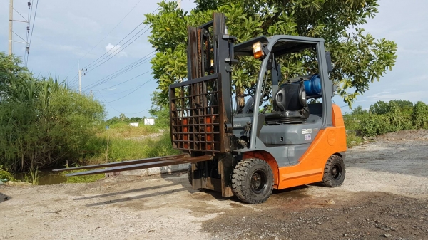 ขายด่วนรถยก TOYOTA 8FGยก2.5ตันเสาสูง3เมตรยางตันใหม่หน้าหลัง4เส้นงาสไลย์รถนอกนำเข้ายังไม่เคยใช้งานในเมืองไทยเลย=รุ่นใหม่ขายถูกๆๆ