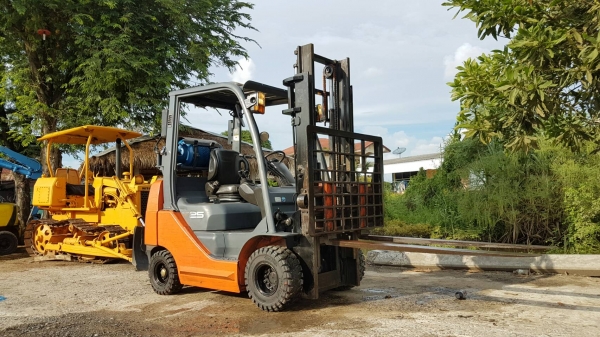 ขายด่วนรถยก TOYOTA 8FGยก2.5ตันเสาสูง3เมตรยางตันใหม่หน้าหลัง4เส้นงาสไลย์รถนอกนำเข้ายังไม่เคยใช้งานในเมืองไทยเลย=รุ่นใหม่ขายถูกๆๆ