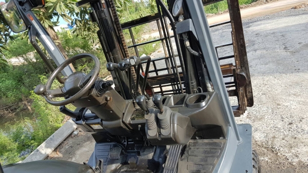 ขายด่วนรถยก TOYOTA 8FGยก2.5ตันเสาสูง3เมตรยางตันใหม่หน้าหลัง4เส้นงาสไลย์รถนอกนำเข้ายังไม่เคยใช้งานในเมืองไทยเลย=รุ่นใหม่ขายถูกๆๆ