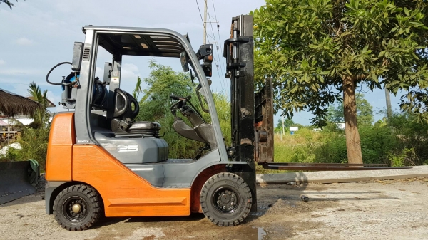 ขายด่วนรถยก TOYOTA 8FGยก2.5ตันเสาสูง3เมตรยางตันใหม่หน้าหลัง4เส้นงาสไลย์รถนอกนำเข้ายังไม่เคยใช้งานในเมืองไทยเลย=รุ่นใหม่ขายถูกๆๆ