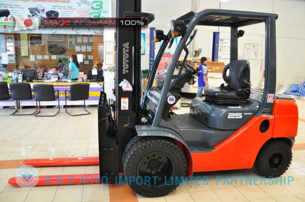 ขายรถโฟล์คลิฟท์มือสอง TOYOTA รุ่น 8FD25-38928 ราคา 580,000 บาท นำเข้าจากประเทศญี่ปุ่น 100\% ไม่เคยใช้งานในไทย