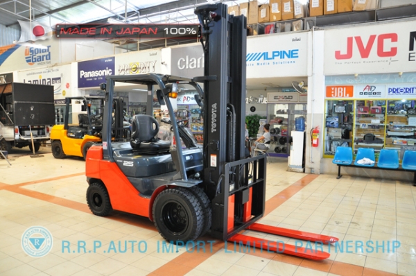 ขายรถโฟล์คลิฟท์มือสอง TOYOTA รุ่น 8FD25-38928 ราคา 580,000 บาท นำเข้าจากประเทศญี่ปุ่น 100\% ไม่เคยใช้งานในไทย