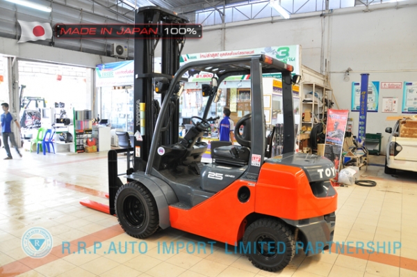 ขายรถโฟล์คลิฟท์มือสอง TOYOTA รุ่น 8FD25-38928 ราคา 580,000 บาท นำเข้าจากประเทศญี่ปุ่น 100\% ไม่เคยใช้งานในไทย