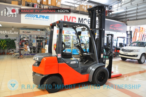 ขายรถโฟล์คลิฟท์มือสอง TOYOTA รุ่น 8FD25-38928 ราคา 580,000 บาท นำเข้าจากประเทศญี่ปุ่น 100\% ไม่เคยใช้งานในไทย