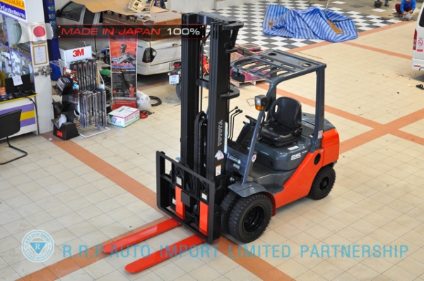 ขายรถโฟล์คลิฟท์มือสอง TOYOTA รุ่น 8FD25-38928 ราคา 580,000 บาท นำเข้าจากประเทศญี่ปุ่น 100\% ไม่เคยใช้งานในไทย