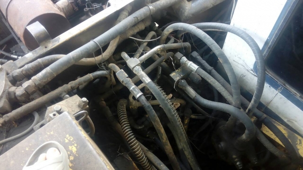 เเม็คโคร KOMATSU 100รุ่น5 สถาพใช้งานได้ เอกสารชื้อขาย  ราคา 315,000บ. สนใจติดต่อ 0835601591 หรือ 0903494058