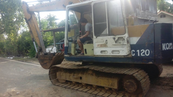 เเม็คโคร KOMATSU 100รุ่น5 สถาพใช้งานได้ เอกสารชื้อขาย  ราคา 315,000บ. สนใจติดต่อ 0835601591 หรือ 0903494058