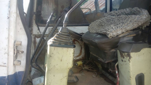 เเม็คโคร KOMATSU 100รุ่น5 สถาพใช้งานได้ เอกสารชื้อขาย  ราคา 315,000บ. สนใจติดต่อ 0835601591 หรือ 0903494058