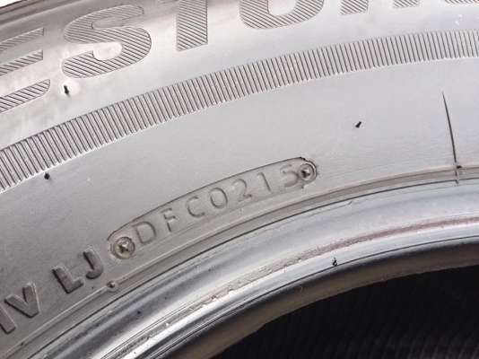 ยาง Bridgstone 265-70-16 ปี 15 ครบชุด 4 เส้น 6000  สภาพสวยๆไม่มีปะไม่บวมไม่กินข้าง ดอกยางเหลือเยอะเอาไปวิ่งกันใด้อีกยาวค่ะ