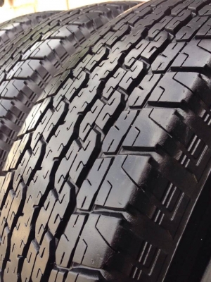 ยาง Bridgstone 245-70-16 ปี 15 ครบชุด 4 เส้น 7500  สภาพสวยๆไม่มีปะไม่บวมไม่กินข้าง ดอกยางเหลือเยอะเอาไปวิ่งกันใด้อีกยาวค่ะ