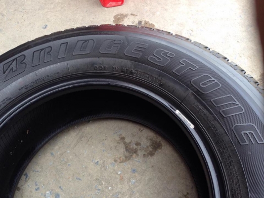 ยาง Bridgstone 245-70-16 ปี 15 ครบชุด 4 เส้น 7500  สภาพสวยๆไม่มีปะไม่บวมไม่กินข้าง ดอกยางเหลือเยอะเอาไปวิ่งกันใด้อีกยาวค่ะ