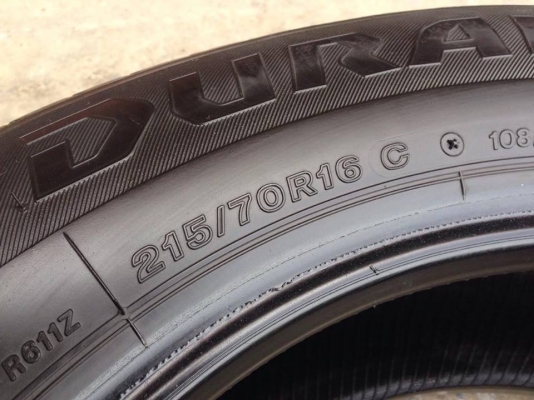ยาง Bridgstone 215-70-16 ปี 16 ครบชุด 4 เส้น 7500  สภาพสวยๆไม่มีปะไม่บวมไม่กินข้าง ดอกยางเหลือเยอะเอาไปวิ่งกันใด้อีกยาวค่ะ