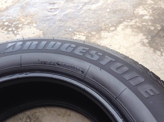 ยาง Bridgstone 215-70-16 ปี 16 ครบชุด 4 เส้น 7500  สภาพสวยๆไม่มีปะไม่บวมไม่กินข้าง ดอกยางเหลือเยอะเอาไปวิ่งกันใด้อีกยาวค่ะ