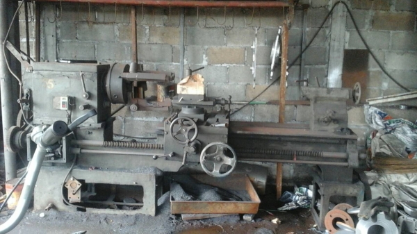 ขายเครื่องกลึง8ฟุตเกียร์กระตุ๊กเก่าเก็บใช้งานได้ราคาสุดคุ้ม