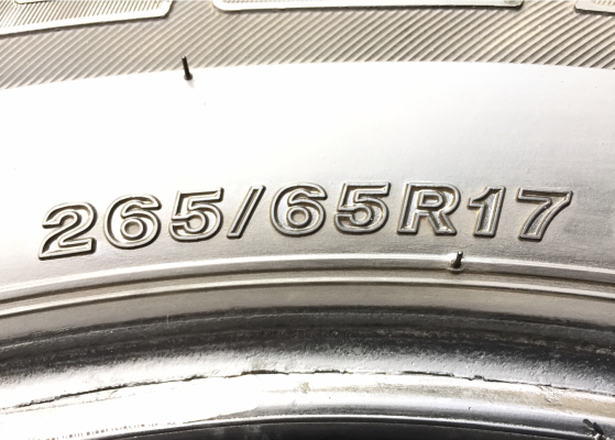 ยาง Bridgestone 265 65 17 กลางปี14 ดอกเยอะ พร้อมใช้งาน ราคาไม่แพง ยาง Bridgestone 265 65 17 กลางปี14 ดอกเยอะ พร้อมใช้งาน ราคาไม่แพง