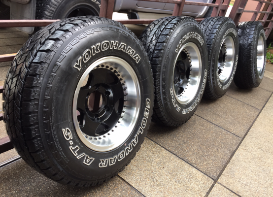 ล้อแท้ Apache ขอบ15 สภาพสวย ไม่มีซ่อม พร้อมยาง All Yokohama 30 9.5 R15 ดอกเต็ม ราคาไม่แพง