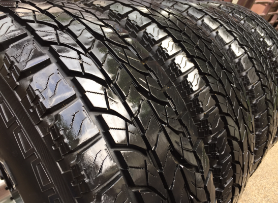 ล้อแท้ Apache ขอบ15 สภาพสวย ไม่มีซ่อม พร้อมยาง All Yokohama 30 9.5 R15 ดอกเต็ม ราคาไม่แพง
