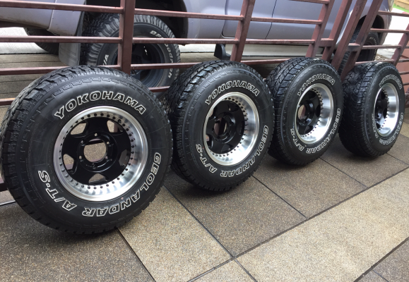 ล้อแท้ Apache ขอบ15 สภาพสวย ไม่มีซ่อม พร้อมยาง All Yokohama 30 9.5 R15 ดอกเต็ม ราคาไม่แพง