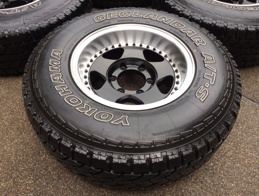 ล้อแท้ Apache ขอบ15 สภาพสวย ไม่มีซ่อม พร้อมยาง All Yokohama 30 9.5 R15 ดอกเต็ม ราคาไม่แพง