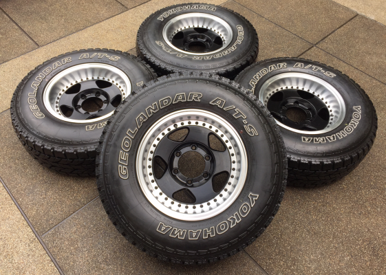 ล้อแท้ Apache ขอบ15 สภาพสวย ไม่มีซ่อม พร้อมยาง All Yokohama 30 9.5 R15 ดอกเต็ม ราคาไม่แพง