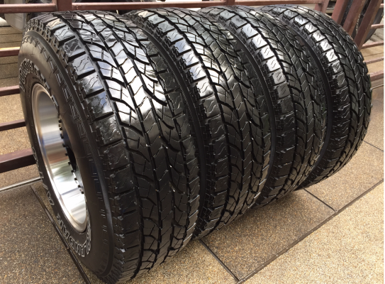 ล้อแท้ Apache ขอบ15 สภาพสวย ไม่มีซ่อม พร้อมยาง All Yokohama 30 9.5 R15 ดอกเต็ม ราคาไม่แพง