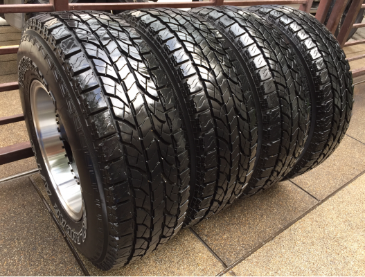 ล้อแท้ Apache ขอบ15 สภาพสวย ไม่มีซ่อม พร้อมยาง All Yokohama 30 9.5 R15 ดอกเต็ม ราคาไม่แพง